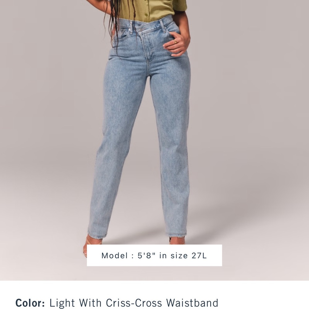 Abercrombie & Fitch - Curve Love Ulta High Rise 90’s Straight Leg